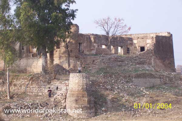 Ruins at Kalar Kahar
